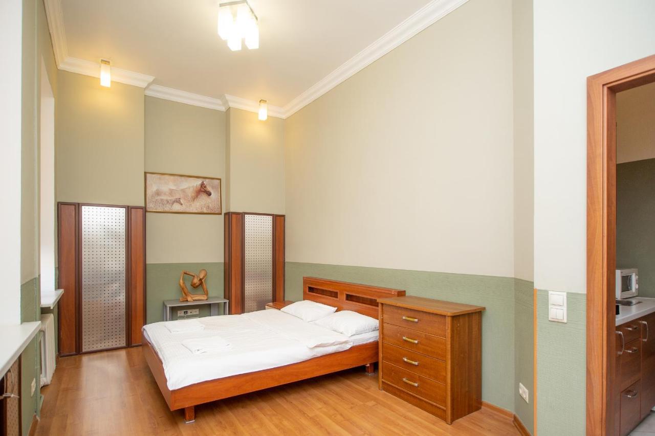 Простора 3 Кімнатна Біля Майдану Незалежності Apartment Kyiv Exterior photo